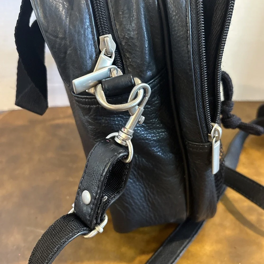 Vtg 80's Wilson's Leather Black Messenger Shoulder Bag Camera Vacation Travel